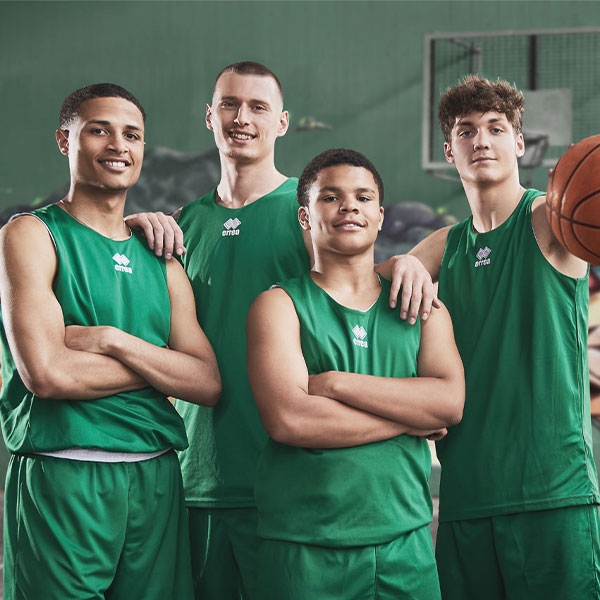 Basketball-Team der EPG Basket in ihren grünen Uniformen