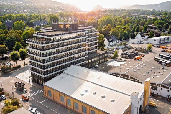 Himmelblick auf das evm-Gebäude in der Schützenstraße.