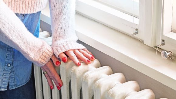 Haende auf Heizung