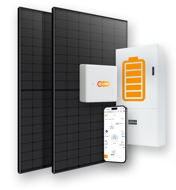 Mehrere Komponenten eines Energiesystems sind dargestellt: zwei schwarze Solarmodule, eine weiße evm⁺ Box, ein weißer Batteriespeicher mit Batteriesymbol sowie ein Smartphone, das die zugehörige App zur Energieübersicht zeigt.