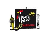 Logo Café Hahn mit schwarzem Hintergrund und Zeichnung eines Hahnes und einer Trompete