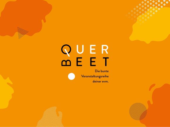 Querbeet Logo auf orangenem Hintergrund. Text "die bunte Veranstaltungsreihe deiner evm".