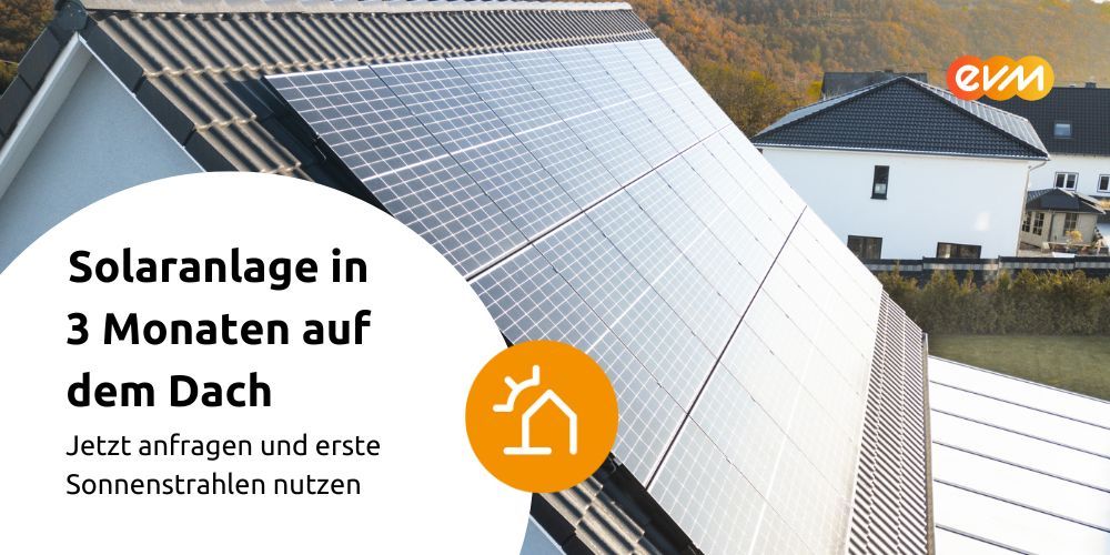 Solaranlage auf Dach, daneben Text: "Solaranlage in 3 Monaten auf dem Dach – Jetzt anfragen und erste Sonnenstrahlen nutzen"