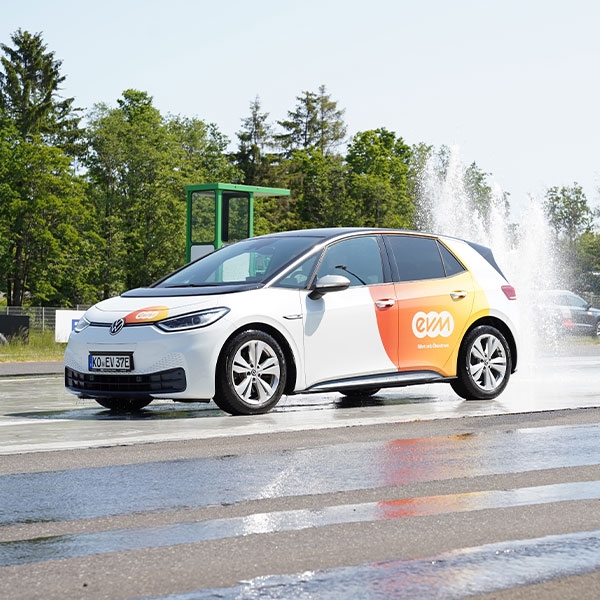 E-Auto beim Fahrsicherheitstraining
