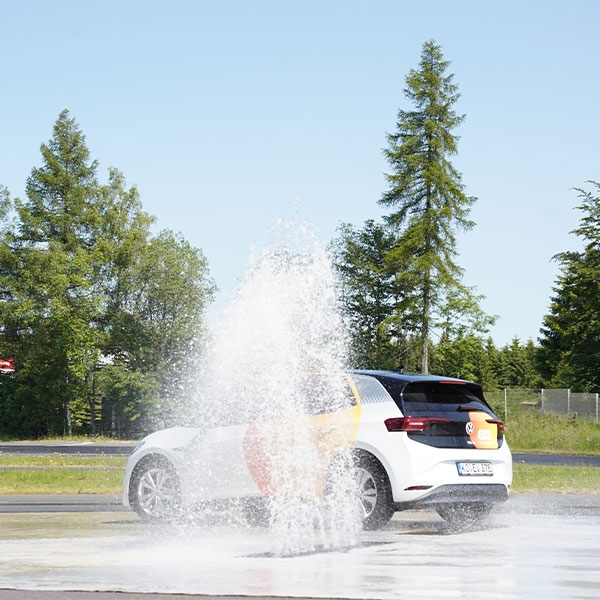 E-Auto beim Fahrsicherheitstraining