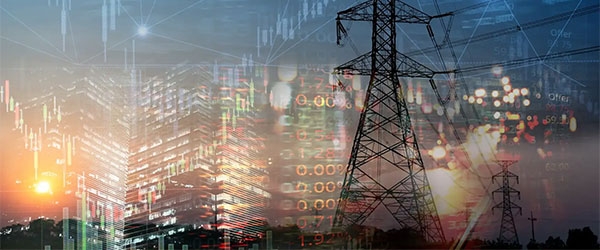Strommasten bei Sonnenuntergang mit eingeblendeten Zahlen
