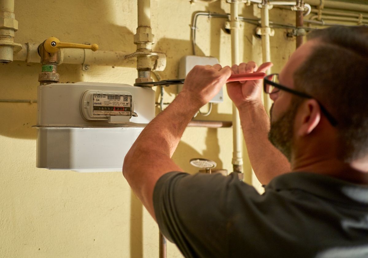 Experten der Energienetze Mittelrhein kontrollieren noch einmal alle Erdgasanschlüsse in Bad Neuenahr-Ahrweiler sowie in Grafschaft-Bengen. Experten der Energienetze Mittelrhein kontrollieren noch einmal alle Erdgasanschlüsse in Bad Neuenahr-Ahrweiler sowie in Grafschaft-Bengen.