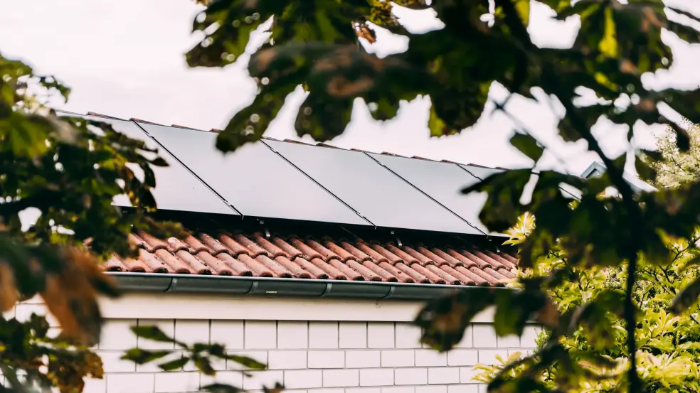 Dach mit Solaranlage