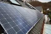Solardach Eine PV-Anlage auf einem Dach