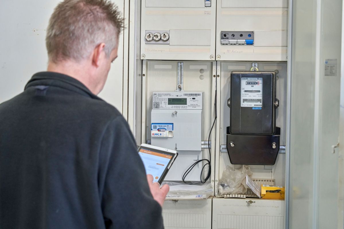 Einbau Smart Meter Alles auf einen Blick: In Zukunft setzt die evm-Gruppe auf eine Plattform der Thüga SmartService, die Daten, von zum Beispiel Smart Metern, sammelt und sicher verwaltet.