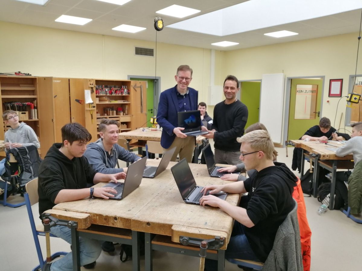 Übergabe Notebooks Übergabe Notebooks