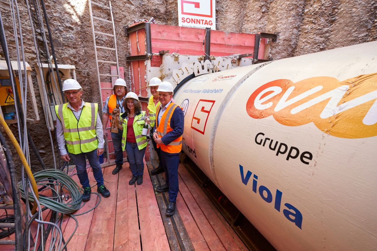 Neue Trinkwasserleitung wird unter dem Rhein gebaut