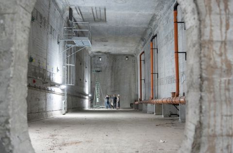 Blick durch Beton Bullaugen