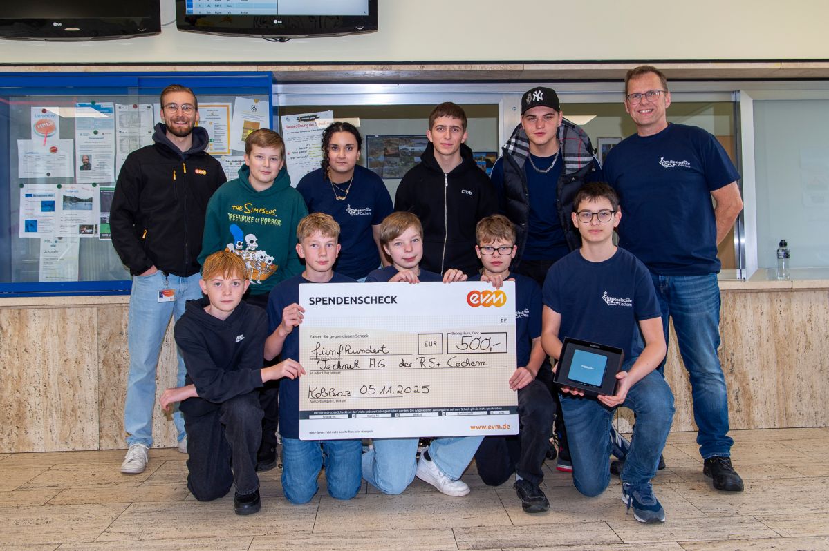 evm_Cochem_ (34) Übergabe Spendenscheck evm an die Technik AG der Realschule Plus