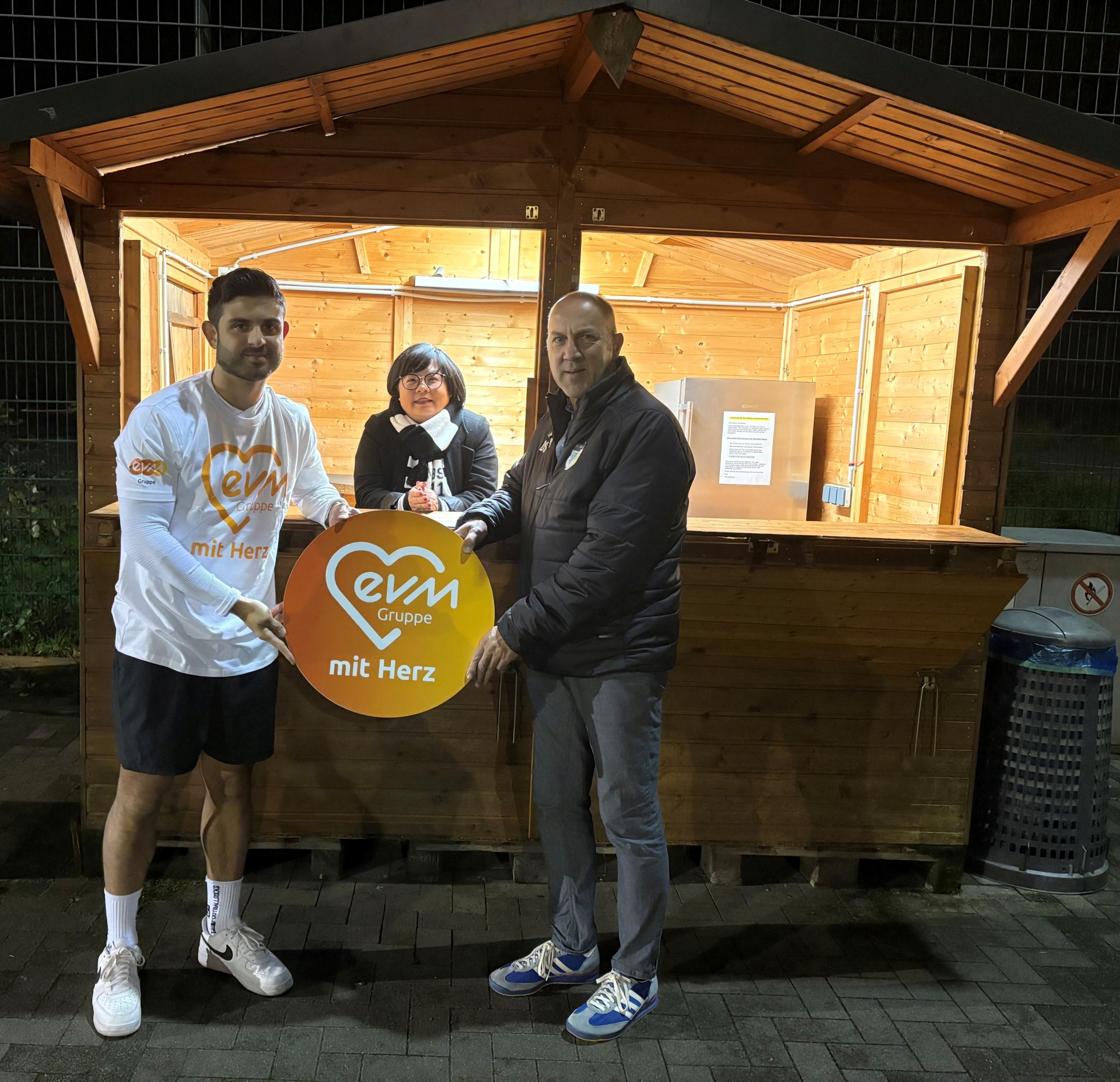 Vereinshütte des SC Bendorf-Sayn bei Spendenübergabe evm