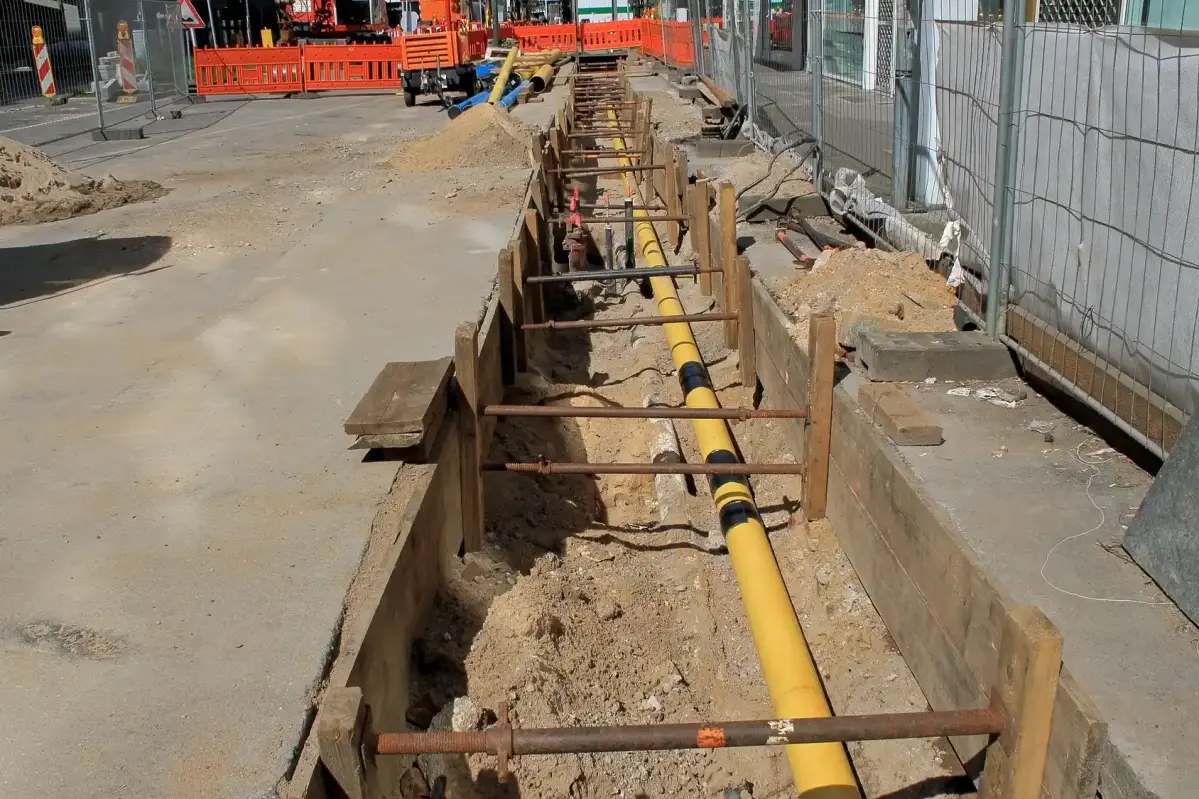 Baustelle, Tiefbau, Rohrverlegung Rohrverlegung im Tiefbau