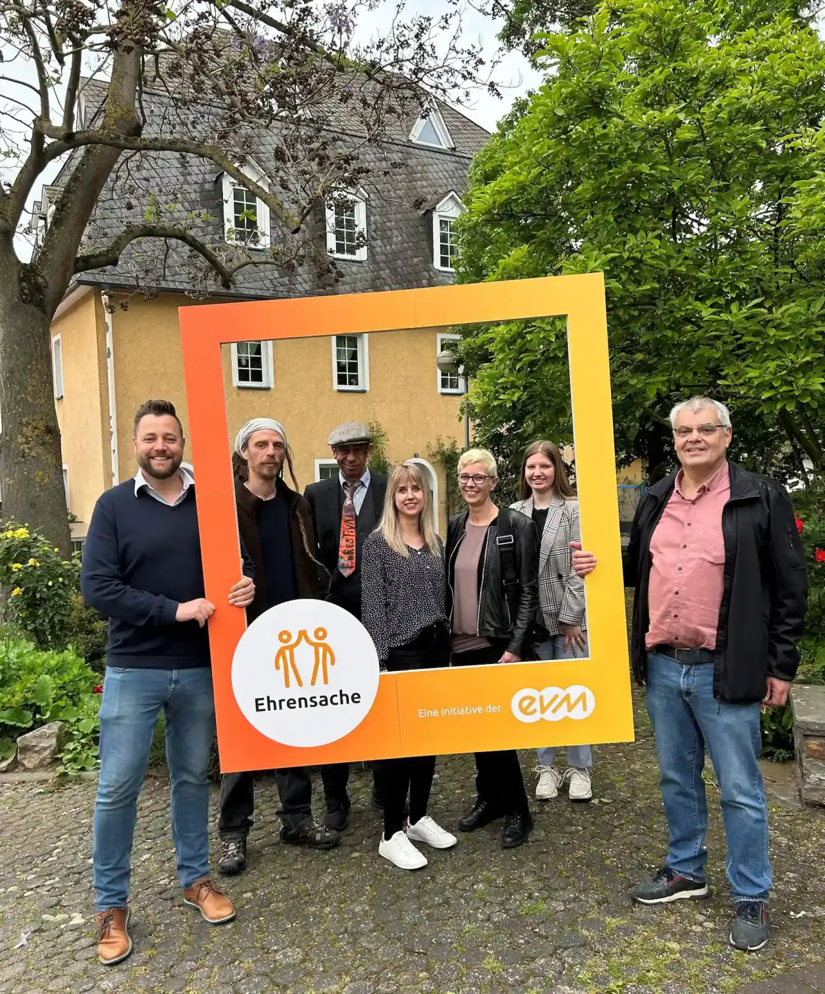 Übergabe evm Ehrensache Lahnstein Übergabe Spende der evm an den OB Lennart Siefert und die Vereine in Lahnstein