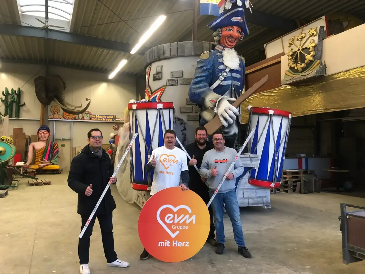 evm mit Herz Kottenheimer Karnevalsgesellschaft Übergabe Spende evm an die Kottenheimer Karnevalsgesellschaft