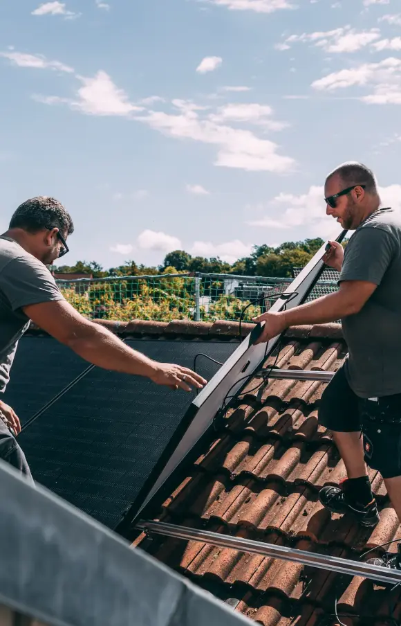 Installation PV-Module auf einem Dach