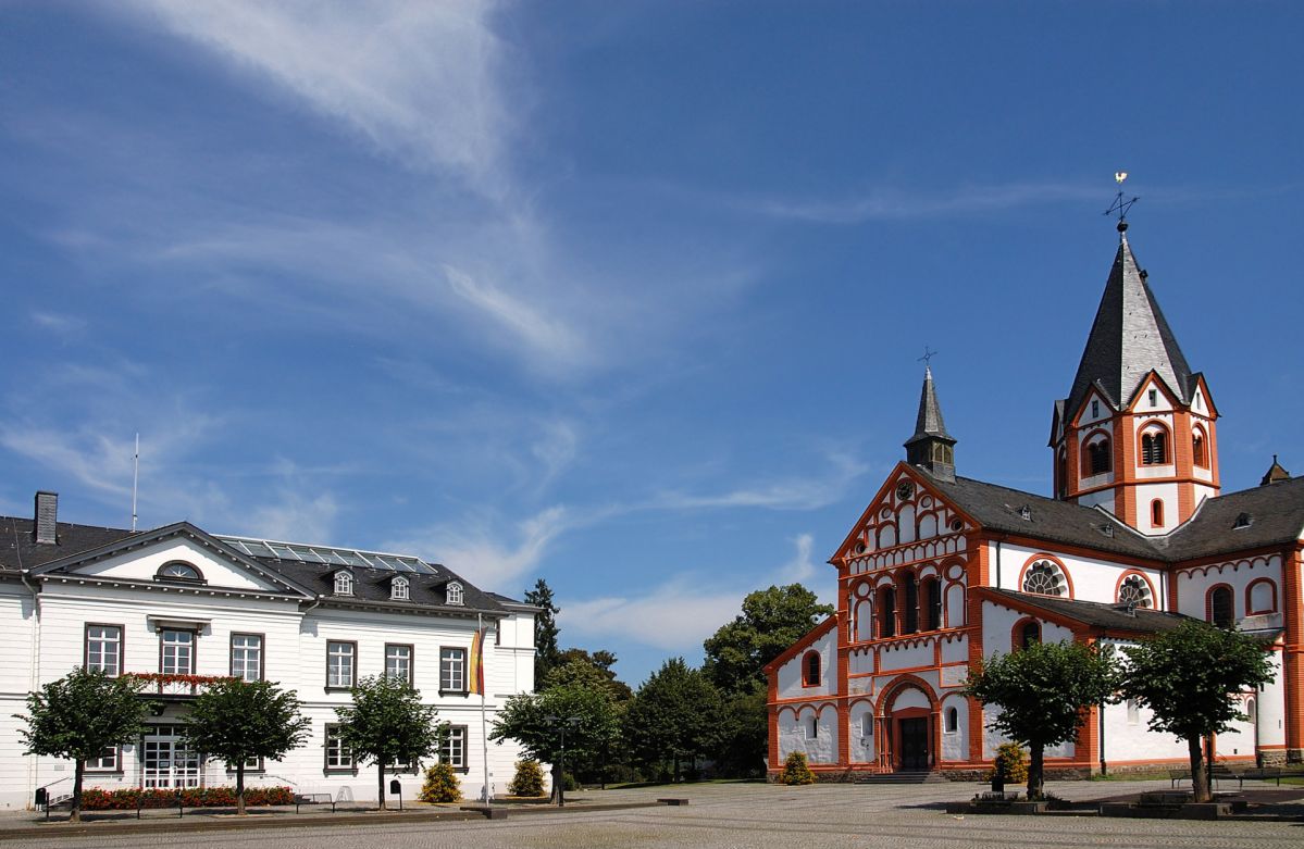 stadtpfarrkirche und rathaus in sinzig stadtpfarrkirche und rathaus in sinzig