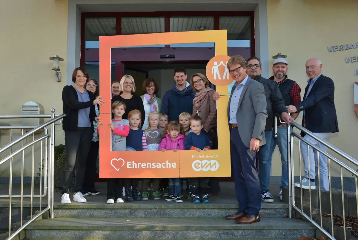 evm Ehrensache in Kelberg evm übergibt den Spendenbetrag in der VG Kelberg