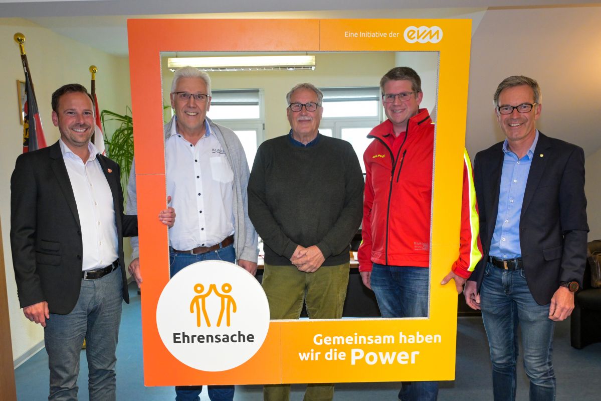 Übergabe Spende evm an DLRG und KG Narrenzunft