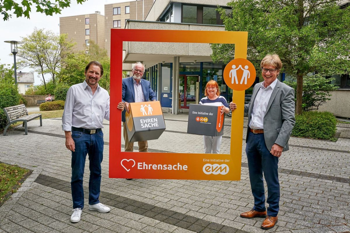 2000 Euro aus dem Spendenprogramm „evm-Ehrensache“ gehen an die Tafel aus der Verbandsgemeinde Hunsrück-Mittelrhein