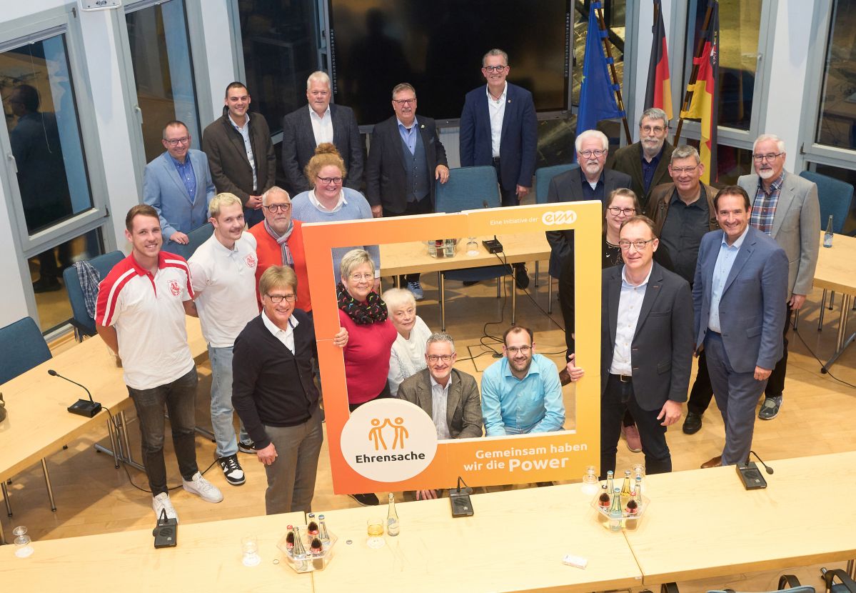 evm Ehrensache VG Weißenthurm Übergabe Spende evm an die Vereine der VG Weißenthurm