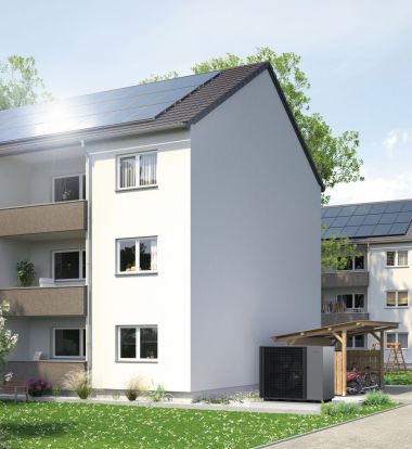 Mehrfamilienhaus mit Solar auf dem Dach im Grünen