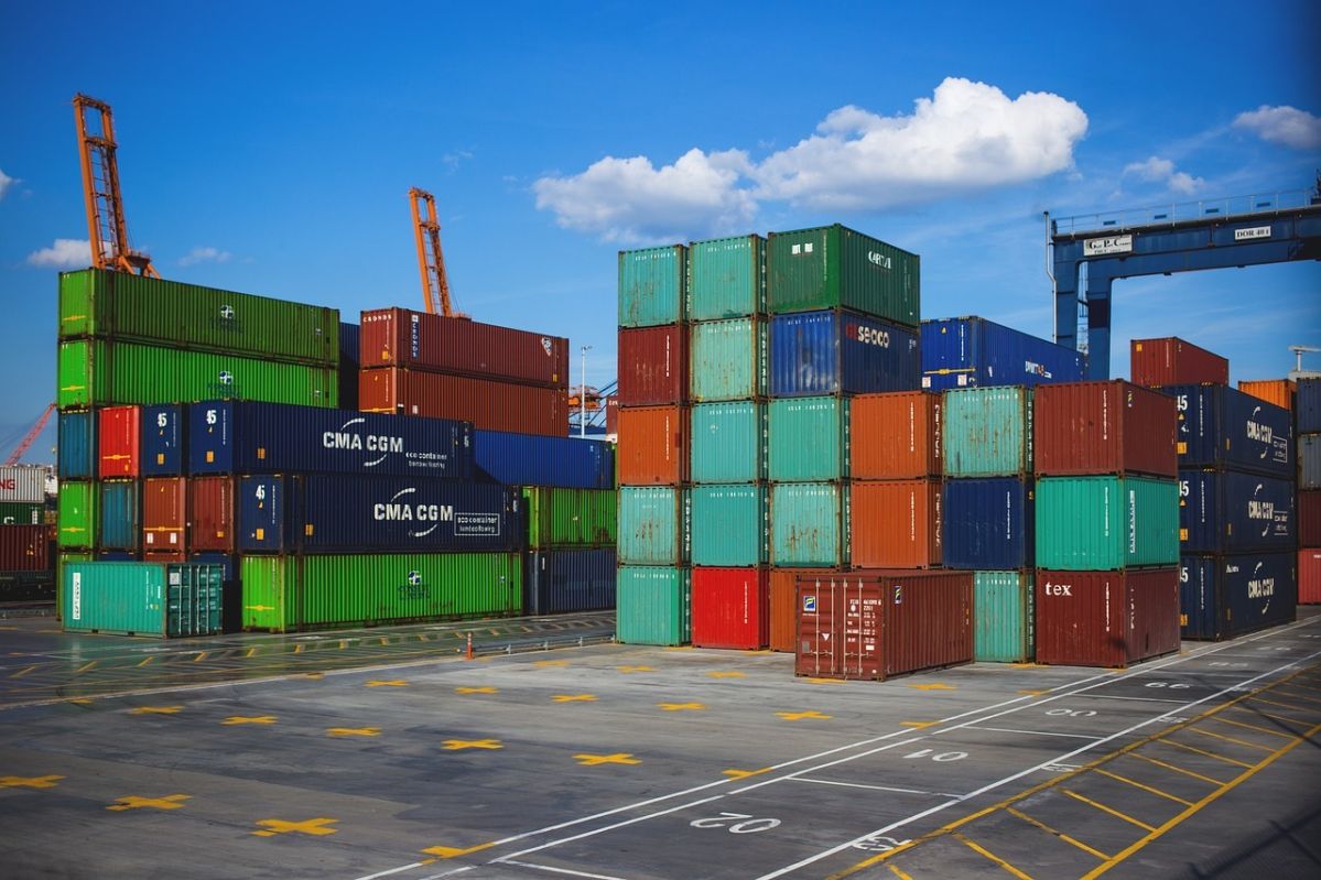 CBAM: Das System der CO2-Grenzausgleichsabgabe Eine Container-Landschaft