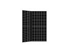Ein aufgestelltes, zweiflügeliges Solarpanel ohne sichtbare Umgebung, mit quadratischen Solarzellen in schwarzer Farbe, zeigt seine Front. Umgeben von weißem Hintergrund. Kein Text sichtbar.