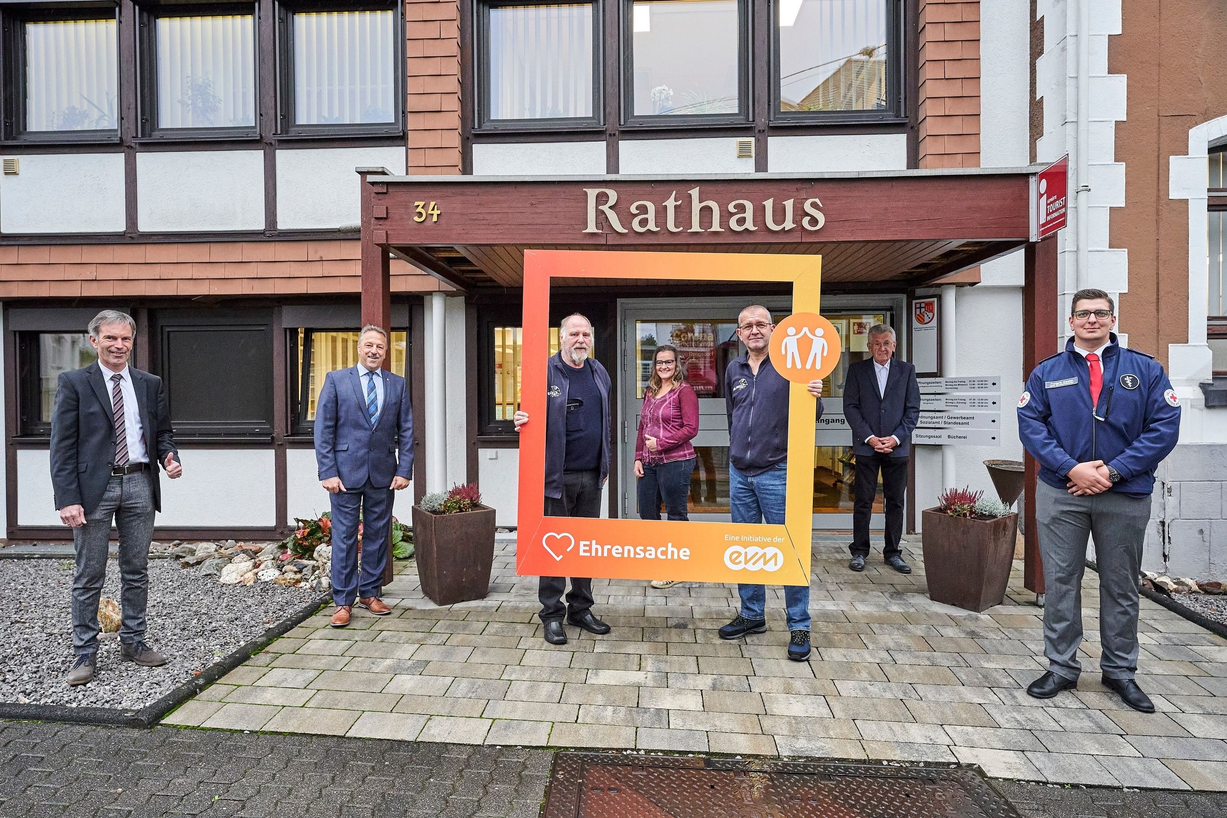Spendenübergabe an DRK und DLRG aus der Verbandsgemeinde Rengsdorf-Waldbreitbach