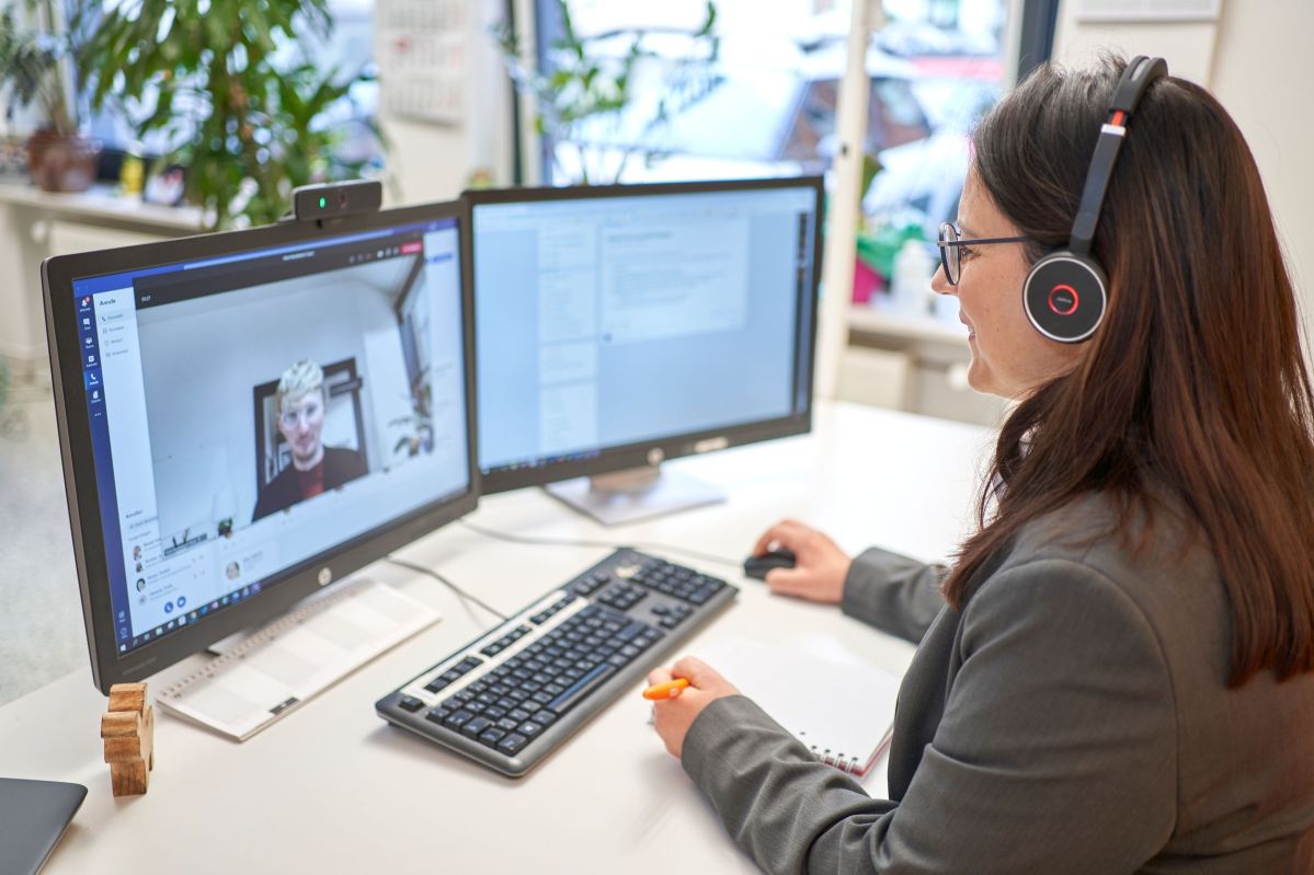 Kundenberaterin im Videochat