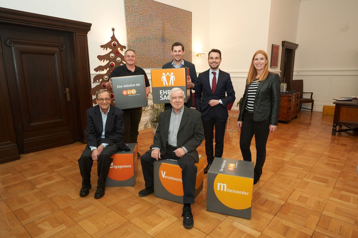 3.000 Euro aus dem Spendenprogramm „evm-Ehrensache“ gehen an drei Vereine aus Koblenz 3.000 Euro aus dem Spendenprogramm „evm-Ehrensache“ gehen an drei Vereine aus Koblenz