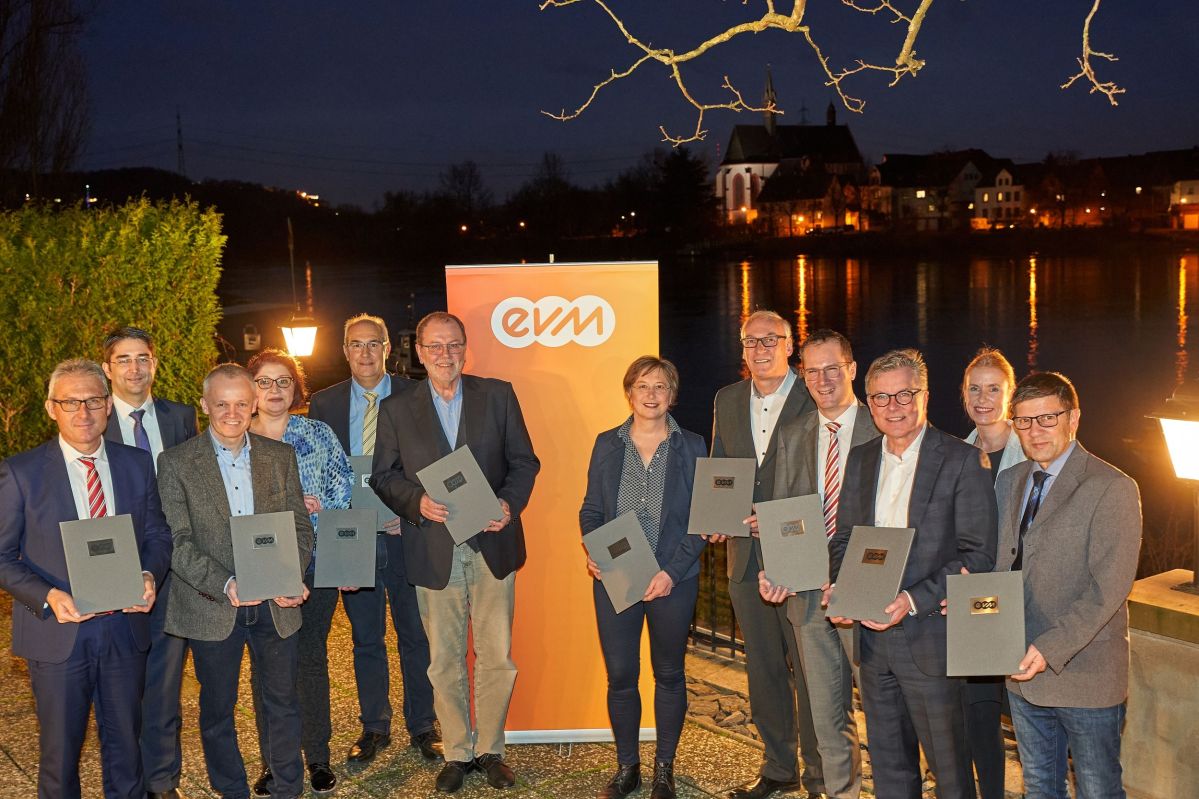 EVM Konzessionsvertrag VG Vallendar Auch in den nächsten 20 Jahren wird die Unternehmensgruppe Energieversorgung Mittelrhein (evm-Gruppe) den Betrieb der Stromnetze in den Ortsgemeinden Niederwerth, Urbar und Weitersburg sowie der Stadt Vallendar übernehmen.