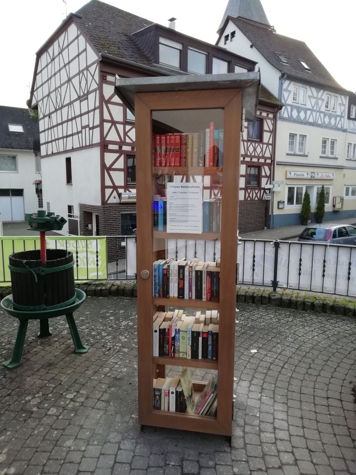 Bücherschrank für Güls