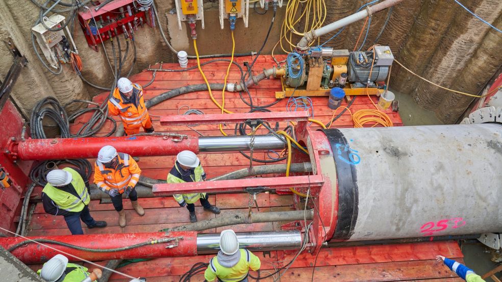 Mitarbeiter der evm-Gruppe machten sich vor Ort ein Bild vom Stand der Bauarbeiten. 
