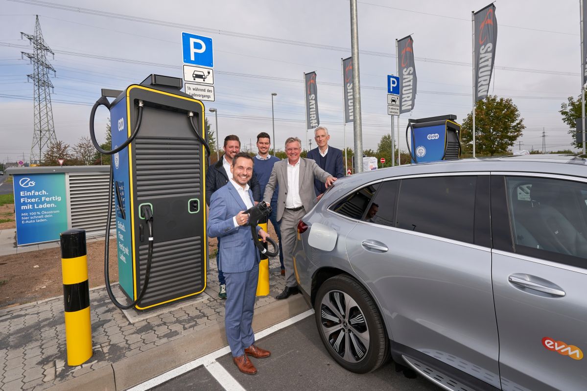 Stadt und evm nehmen neue Schnellladesäulen in Betrieb Stadt und evm nehmen neue Schnellladesäulen in Betrieb