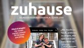 Eine Hand hält ein Smartphone. Auf dem Bildschirm sind zwei junge Frauen und zwei junge Männer zu sehen. sie sitzen auf einer Treppe und lächeln freundlich. Überschrift "Zuhause das Magazin der Energieversorgung Mittelrhein".