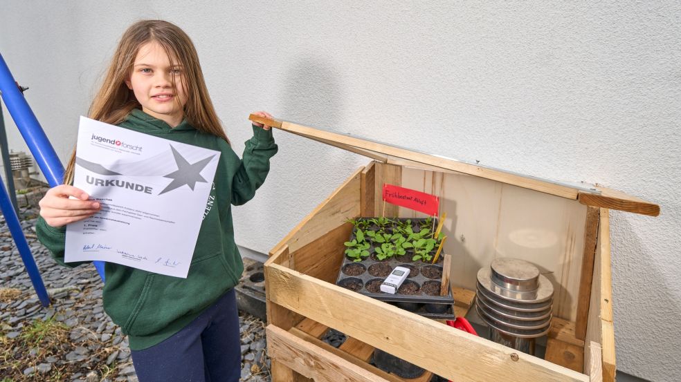 Elisa Baschek im heimischen Garten. Elisa Baschek im heimischen Garten.