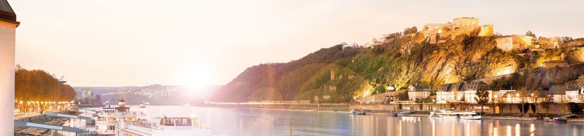 Koblenz mit Blick auf den Rhein und die Festung Ehrenbreitstein Koblenz mit Blick auf den Rhein und die Festung Ehrenbreitstein